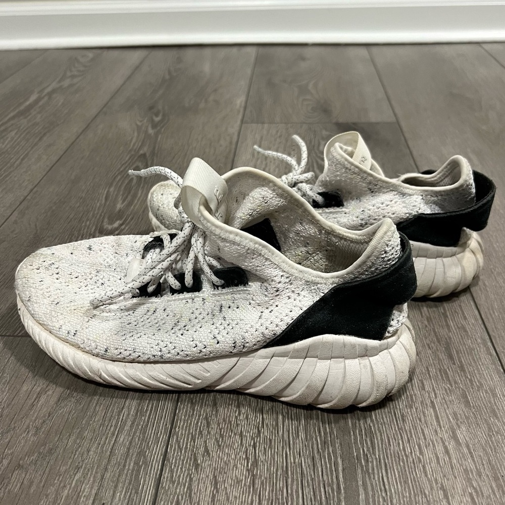 ADIDAS Tubular Doom Sock Primeknit Snkears White & Black - Picture 5 of 10